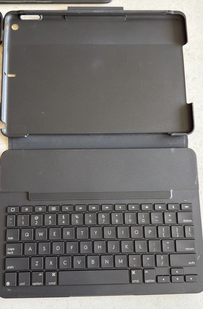 Logitech Slim Folio Keyboard Case for iPad 7th 8th 9th Generation Graphite