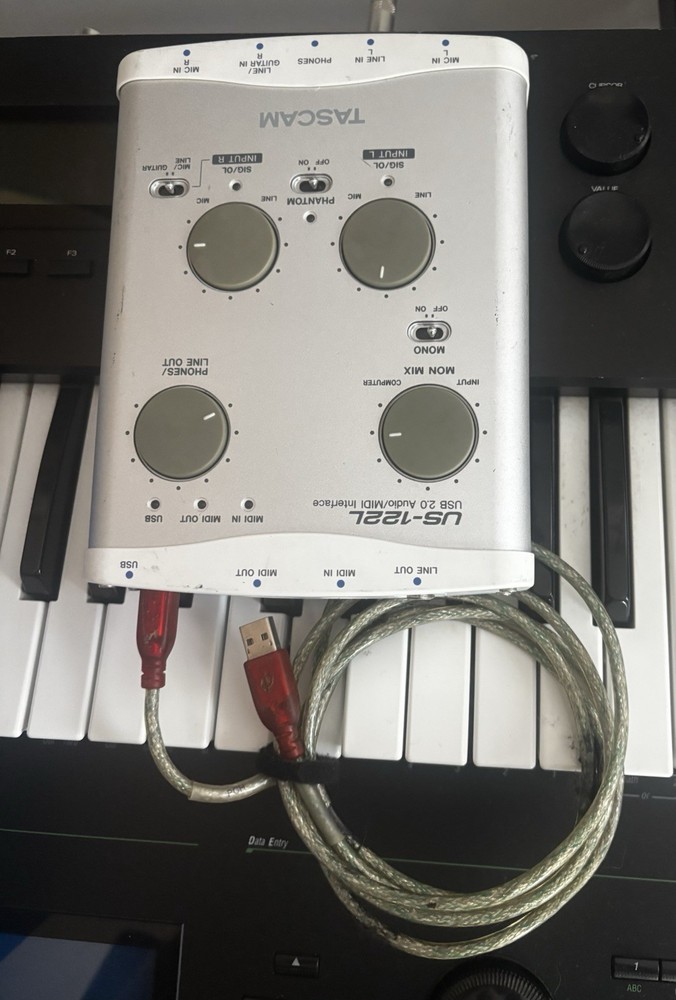 TASCAM US-122L USB Audio/MIDI Interface, Phantom Power, Manual, USB Cable