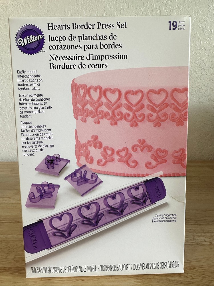 Wilton 19-Piece Hearts Borders Design Press set