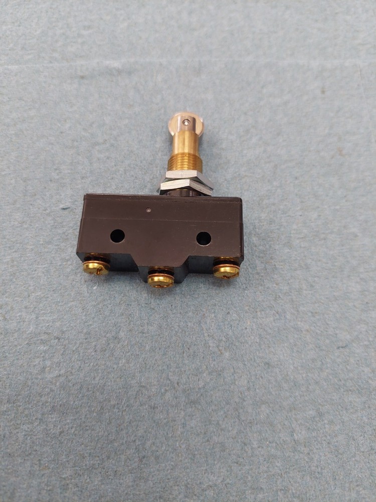 Omron Snap Action Switch, Panel Mount, Plunger, Roller Actuator A-20GQ22-B