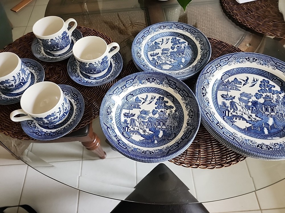 Churchill Blue Willow Set 💙