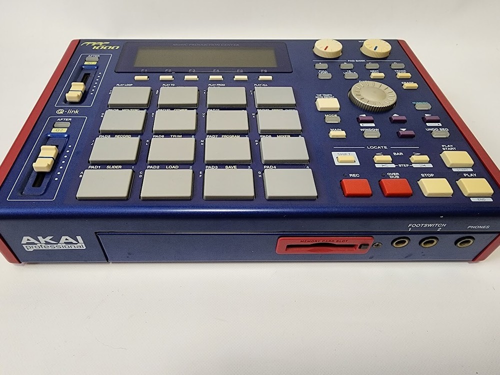 AKAI MPC1000 Sampling Machine Sampler Stereo 32 voices 64-track sequence