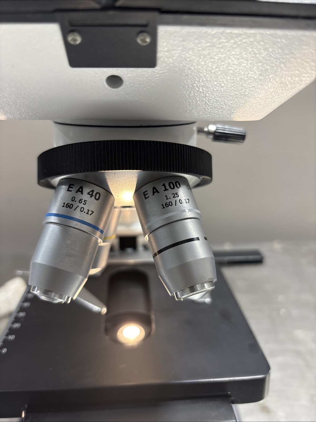 Fisher Scientific Microscope W/4 Objective Lenses EA 10 40 100 4 160/0.17 1.25