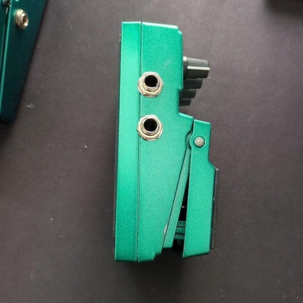 Digitech Bass Synth Wah Envelope Filter Guitar Effect Pedal Sens Control Range