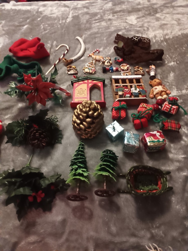 Christmas crafting lot 35 pieces.