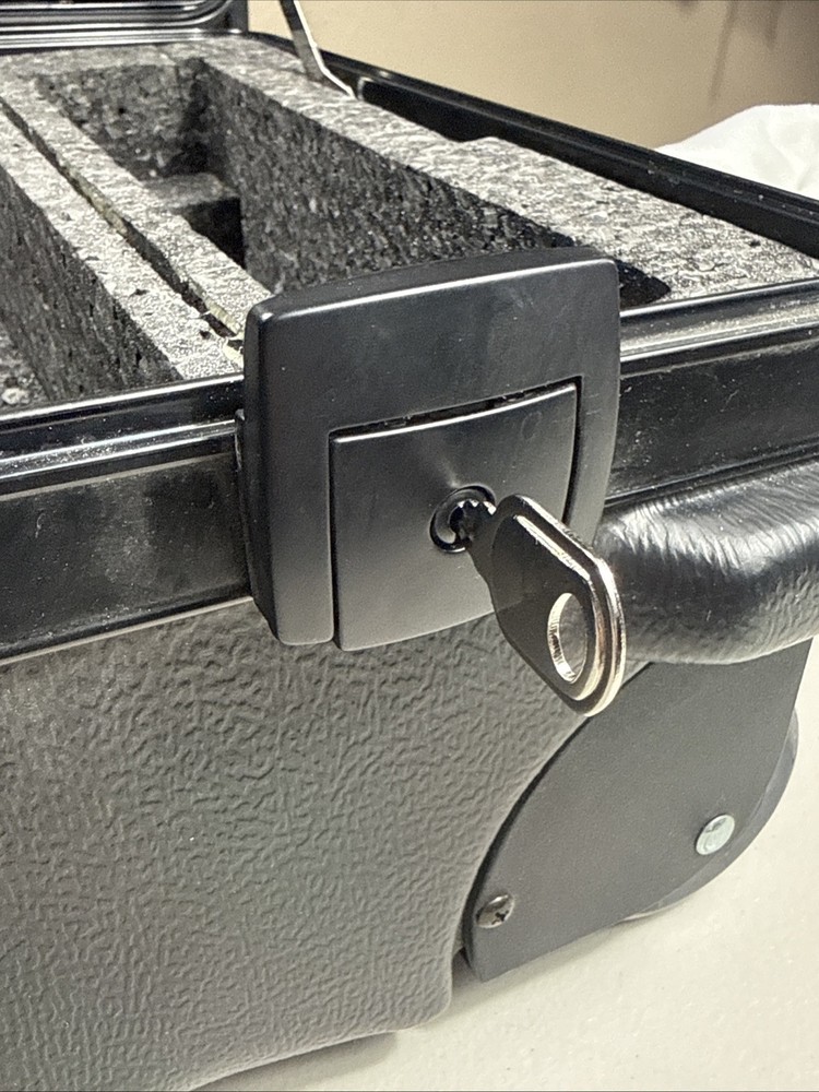 VTG Sudhaus Combo-Code 20” Black Hardshell Rolling Case Keys Combo EXCELLENT EUC