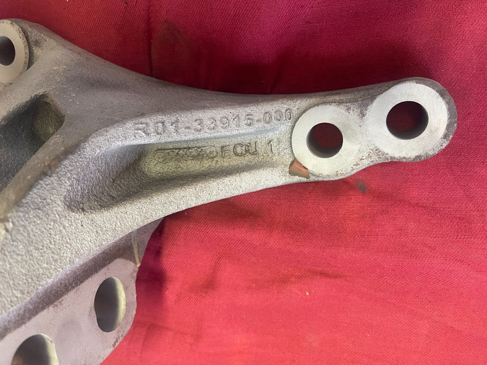 Freightliner R01-33915-000 Engine Mount Bracket