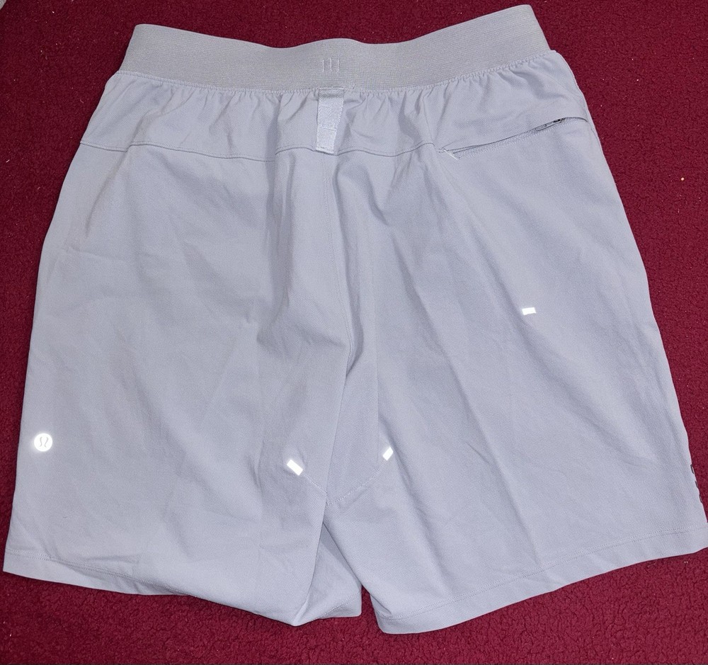 Lululemon Light Gray Athletic Shorts Men’s M Drawstring Pockets Polyester