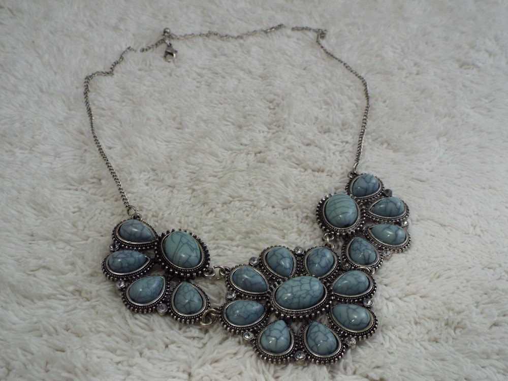 Silvertone Blue Bead Scoop Necklace (B55)