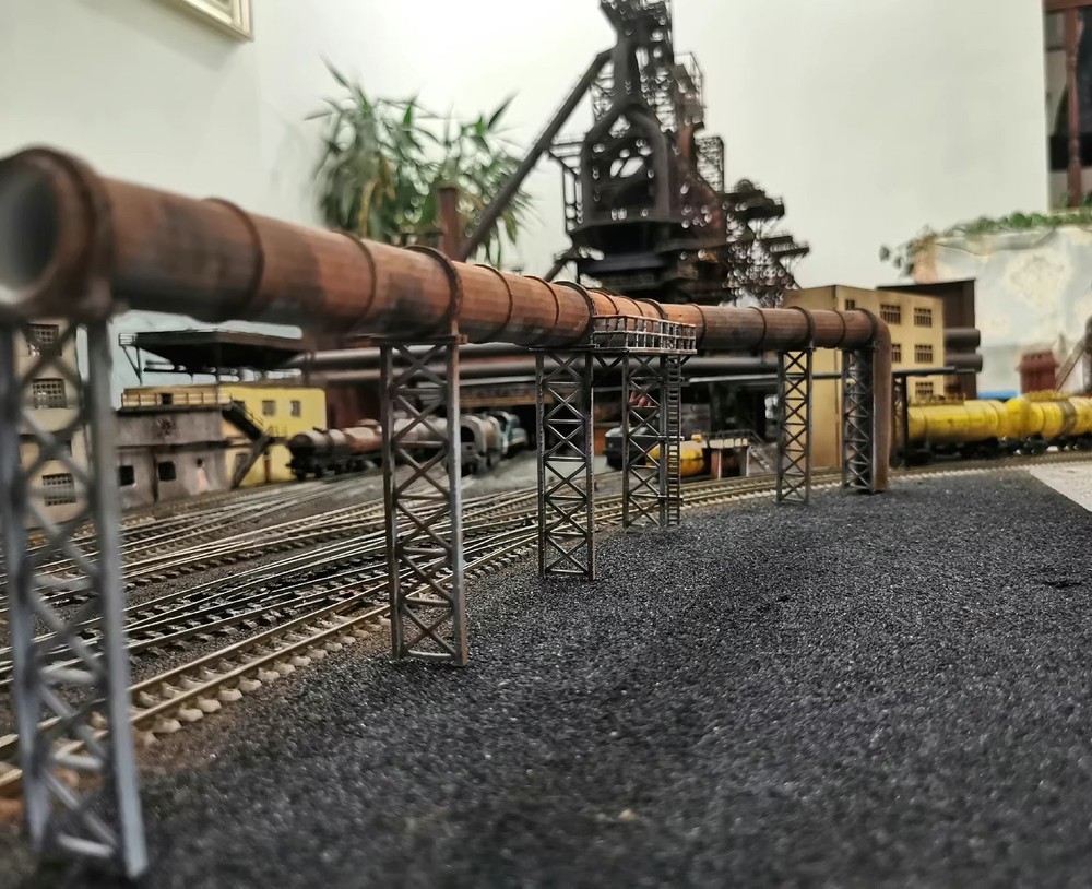 HO Scale 1:87 Train Scene with Pipeline Model – Realistic Railway Setup Model