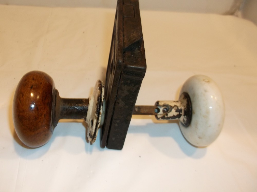 Antique BROWN & WHITE PORCELAIN Door Knobs & partial assembly n/skeleton key