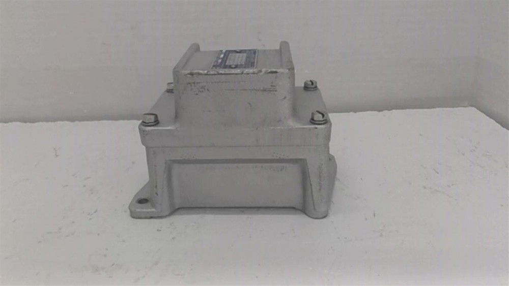 Square D 25190 Manual Motor Starting Switch Broken Toggle Switch