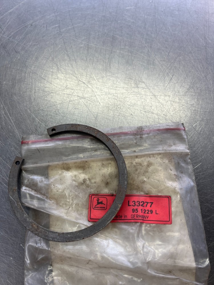 L33277   Genuine OEM  John Deere    SNAP RING