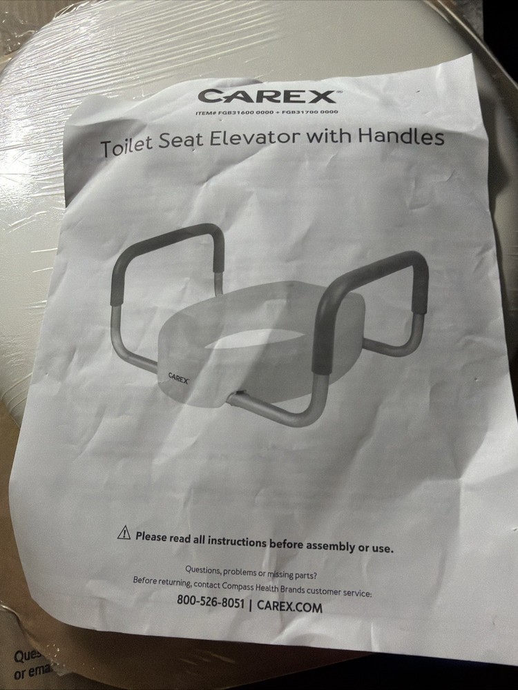 Toilet seats risers with handles