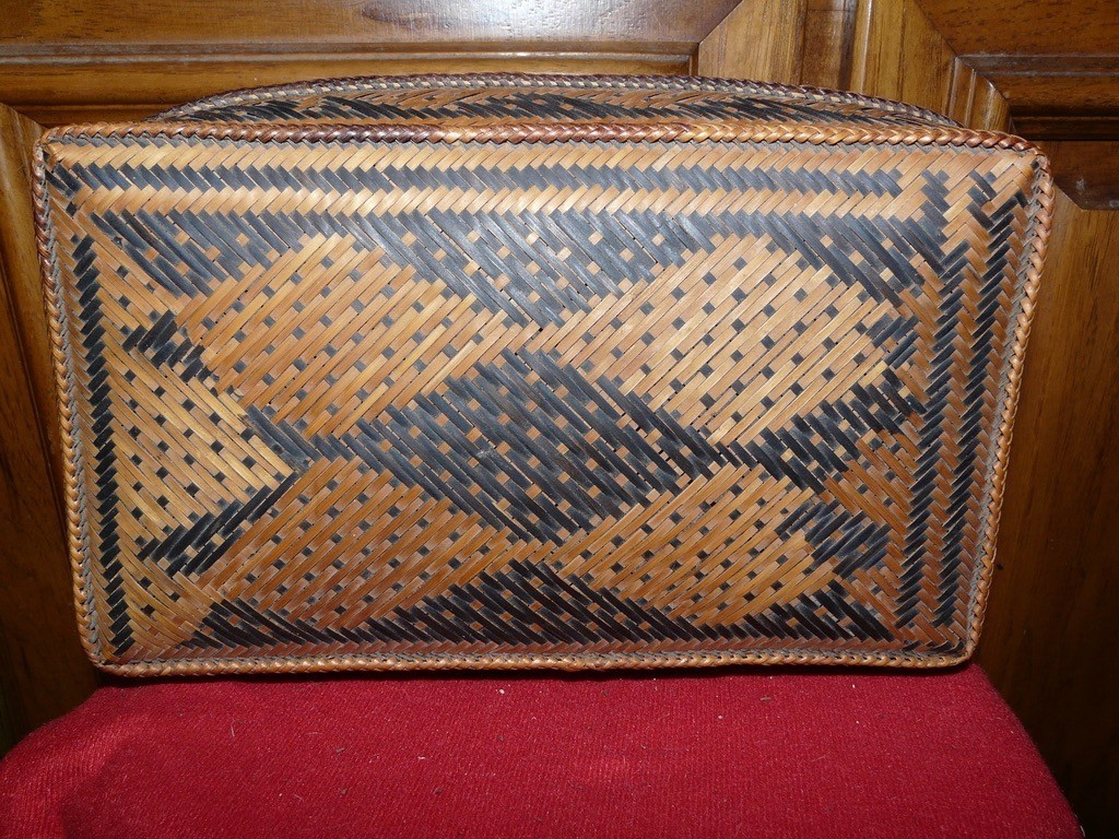 WAIWAI BRAZIL AMAZON INDIAN SHAMAN BASKET WITH HEADDRESS