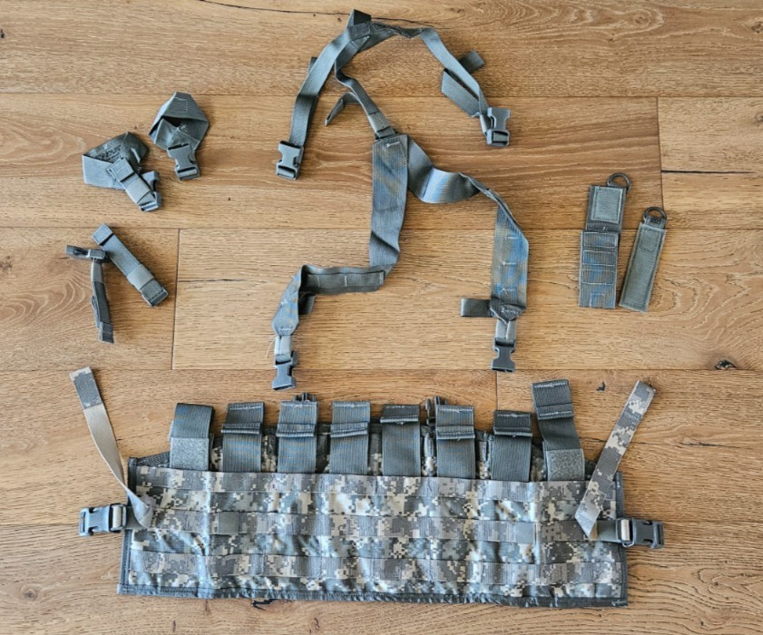 USGI ACU Digital Camo Tactical Assault Panel (TAP) Molle Chest Rig Vest Kit