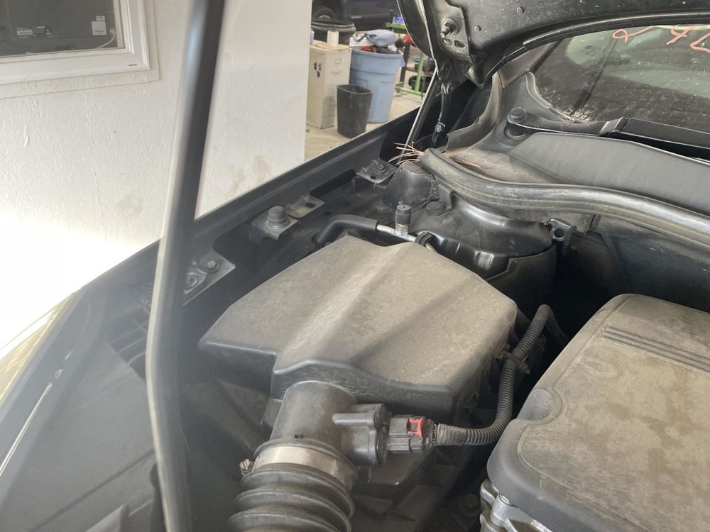 Complete Console Front Floor Without Remote Start Fits 15-17 VERANO 1020181