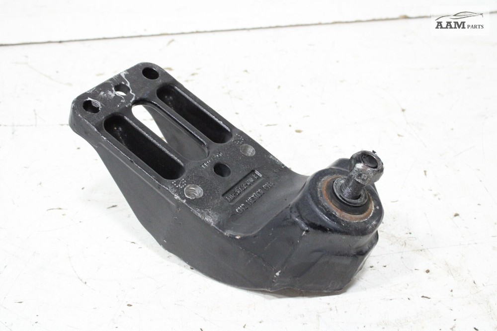 2018-2024 FREIGHTLINER CASCADIA FRONT LEFT SIDE SPRING SHACKLE BRACKET OEM