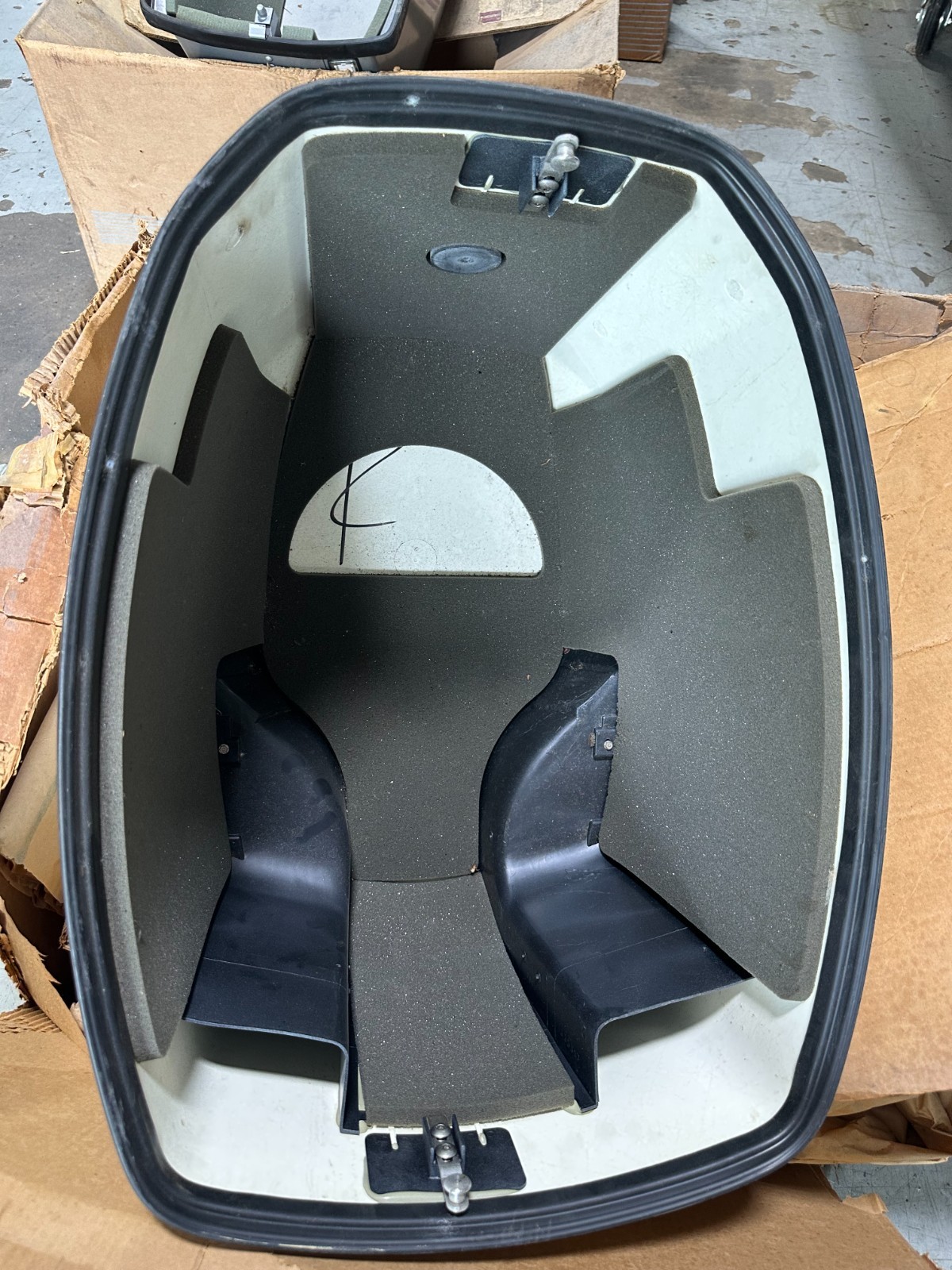 New OEM Johnson 150 Hp V6 2-Stroke Ocean Runner Gl Models Outboard Top Cowling