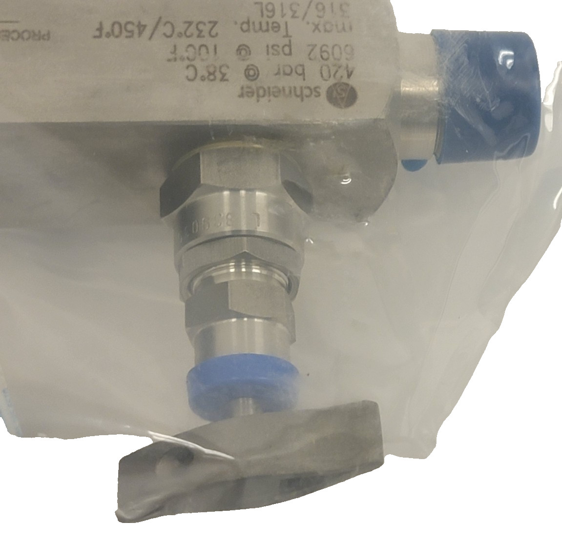 Wika Industrial Pressure Gauge 232.34 4.5" w/ Schneider SAMFSA-N4N4-A Manifold