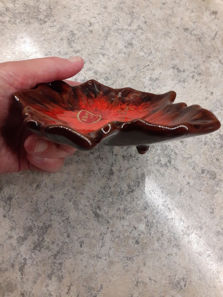 McMaster Craft Pottery No. 21 Maple 🍁 Leaf Trinket Dish Thunder Bay Ont.