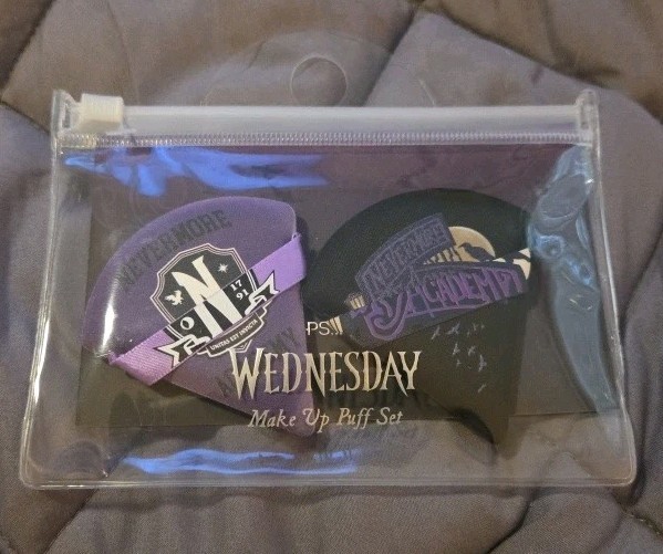Wednesday Nevermore Academy Make Up Puff Set