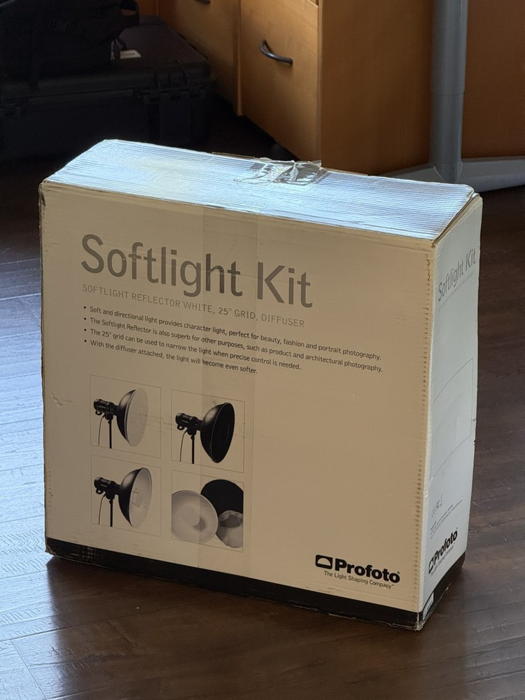 Profoto Softlight Beauty Dish Kit with 25 deg Grid and Diffuser. Perfect shape.