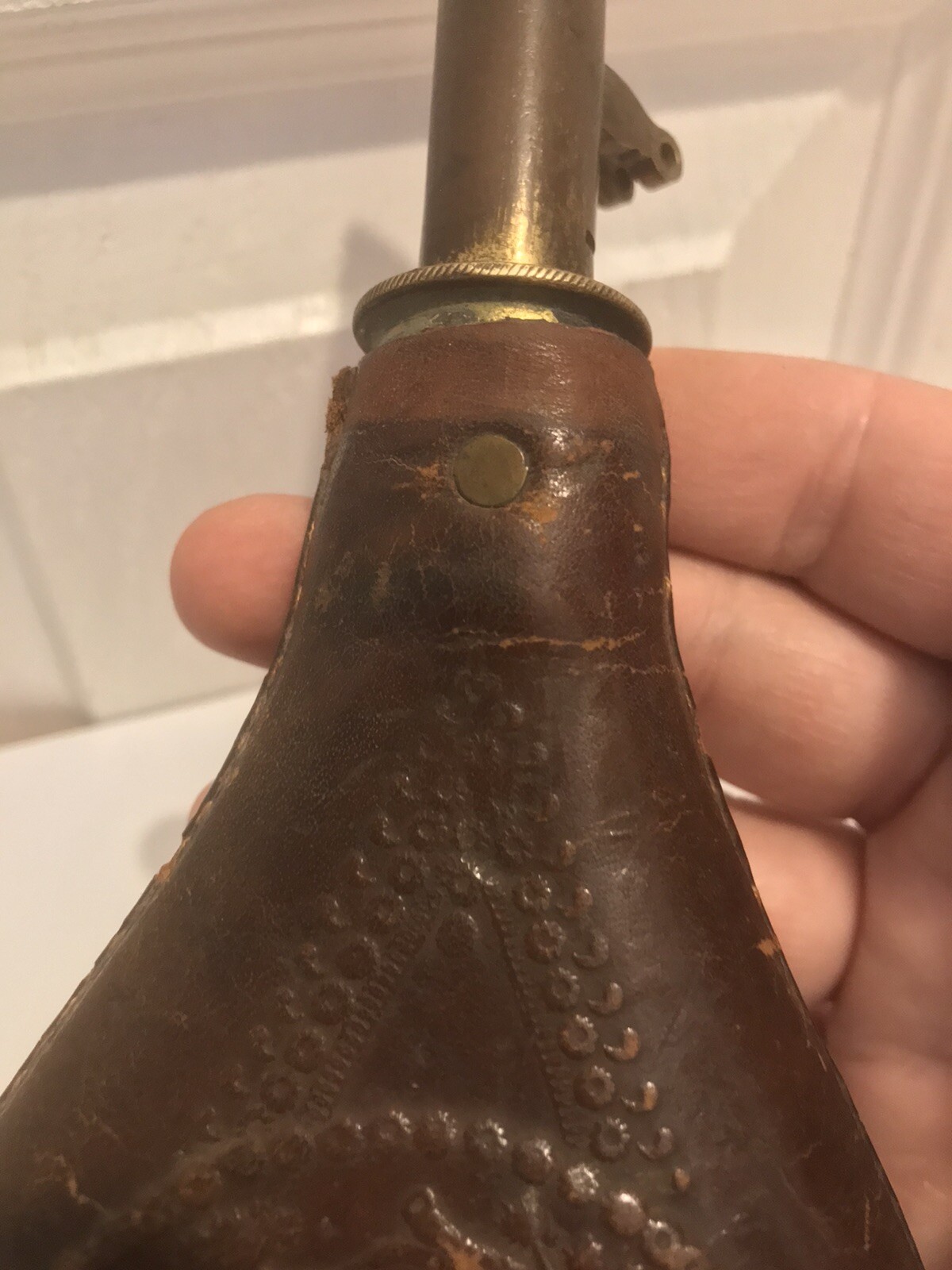 CIVIL WAR PERIOD LEATHER POWDER FLASK ( MARKED AM FLASK & CAP CO )