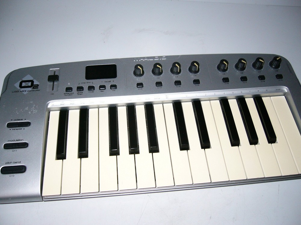 m-audio O2 MIDI keyboard controller