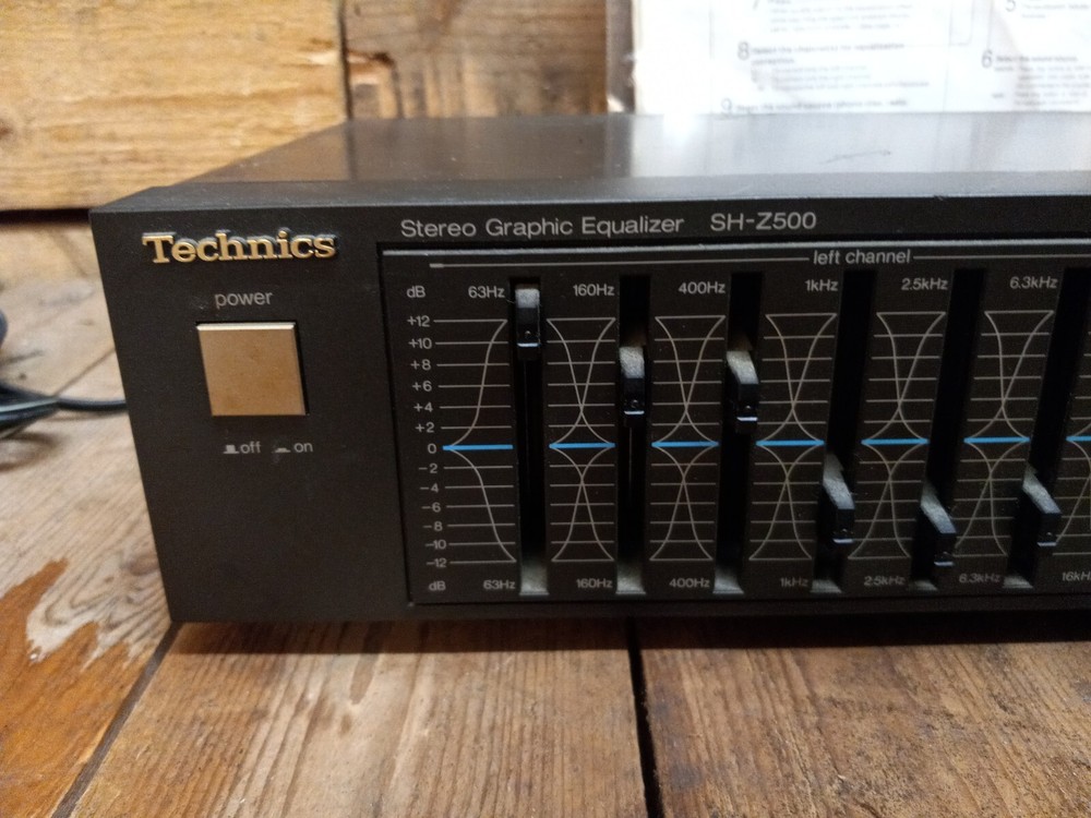 TECHNICS SH-Z500 Stereo Graphic Equalizer Powers on!