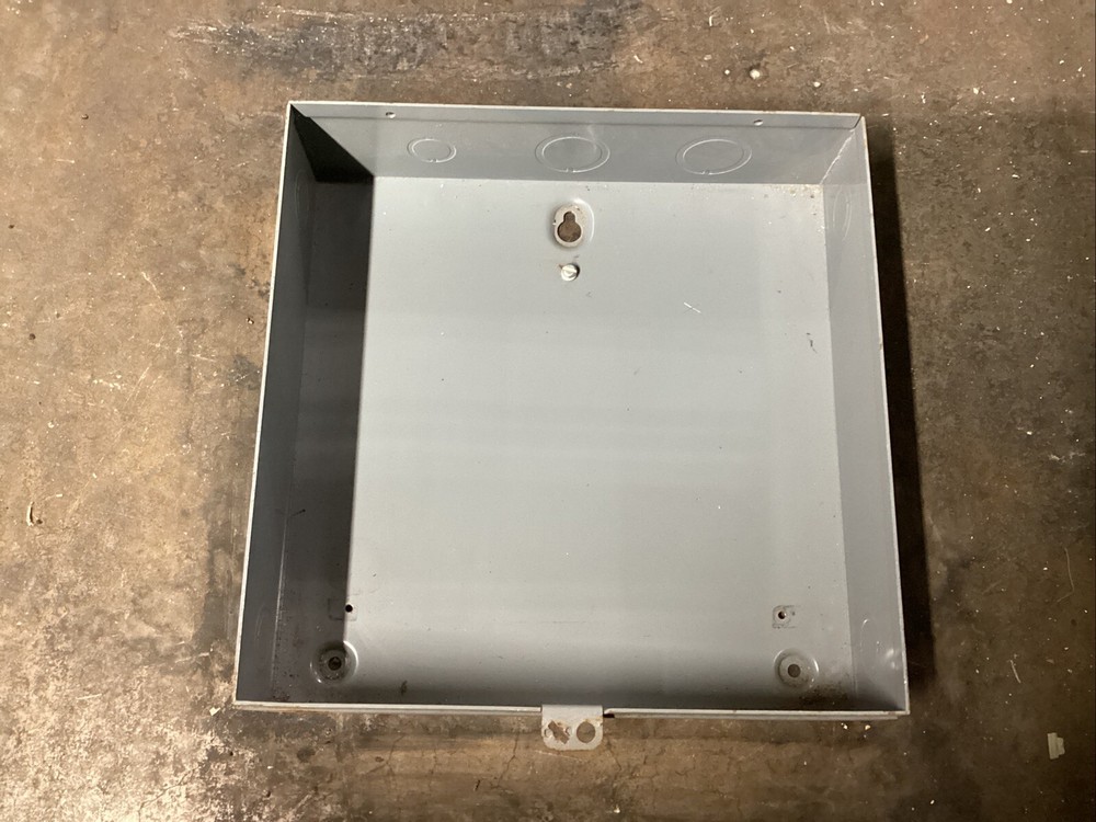 CUTLER HAMMER EMPTY ENCLOSURE #804C79PR4*CO