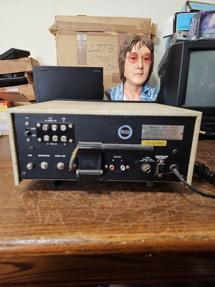 SANSUI TU-777 Solid State Stereophonic Tuner