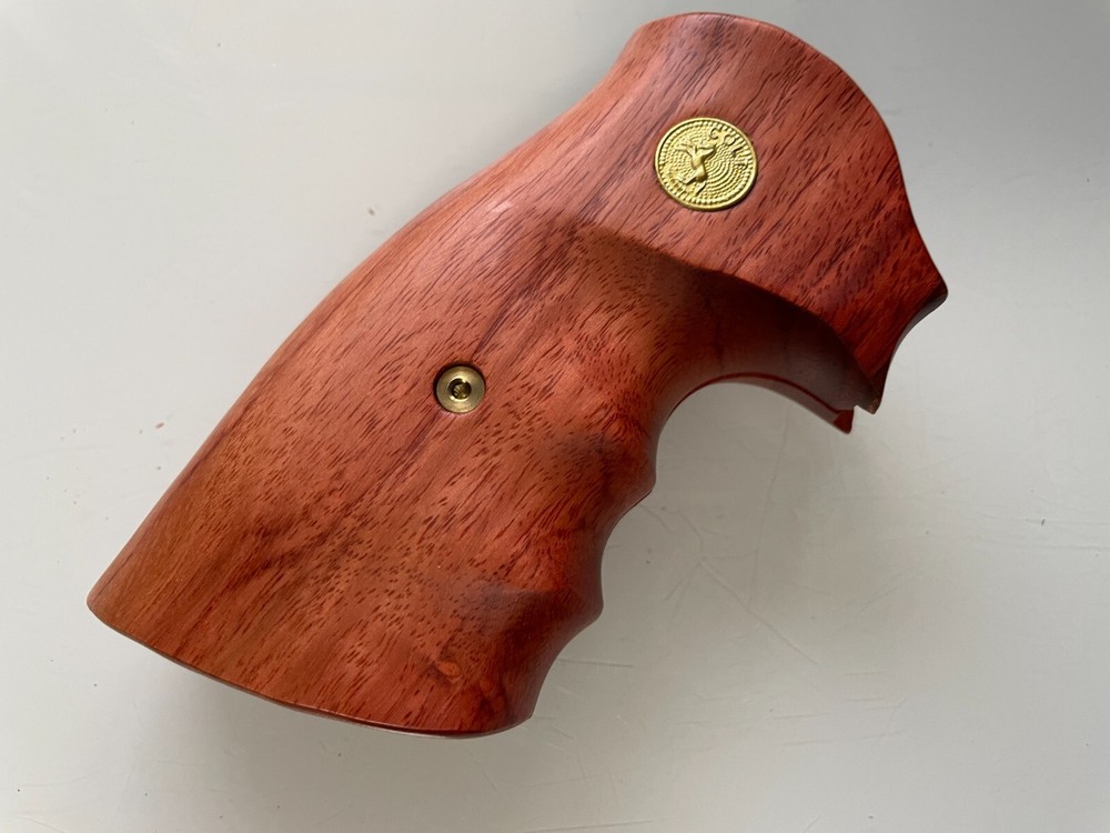 New Smooth Wood Decorative Grips For Colt Python grip, Checker;Closed back