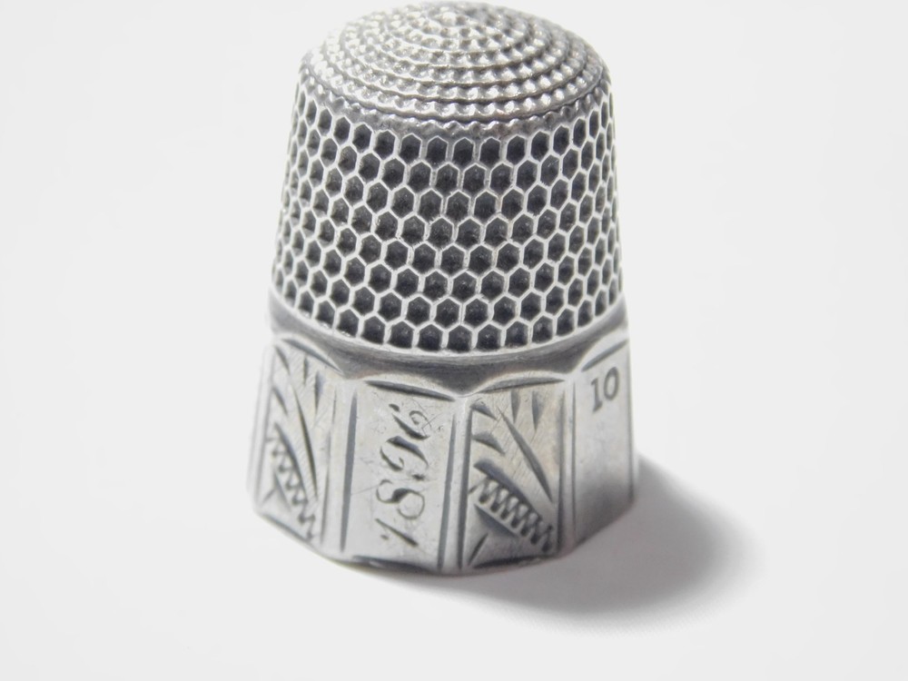 Vintage Sterling Silver 1896 Thimble MI129