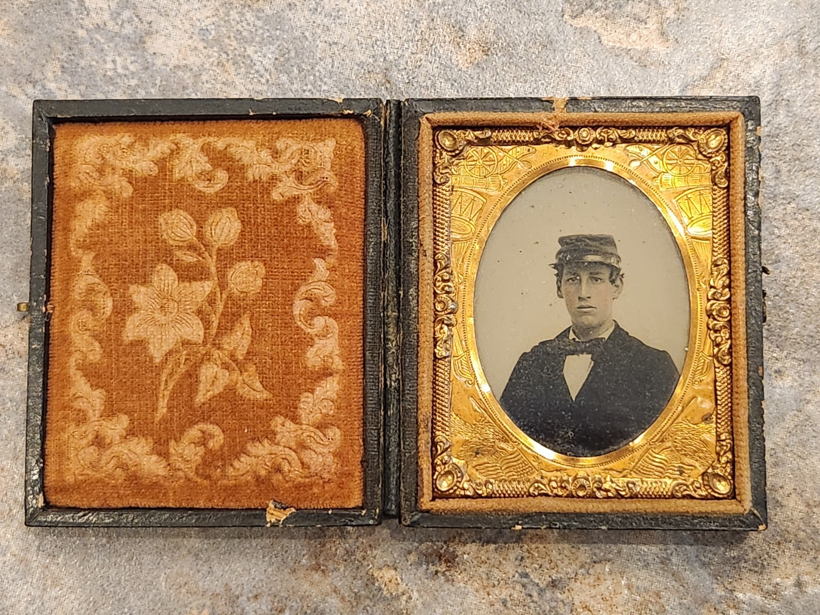 Nice Lot of 2 7th Texas Cavalry Civil War Soldiers Portrait Photos in Cases