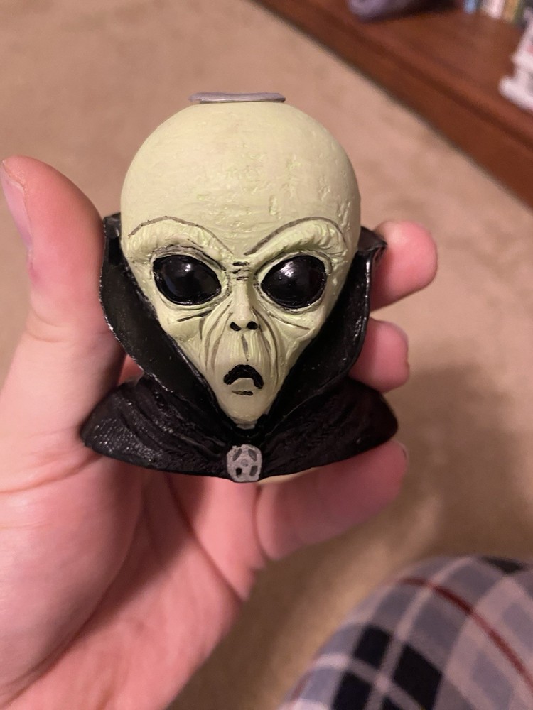 Alien Head Bust Candle Holder Sci Fi Horror Figurine Gothic Decor
