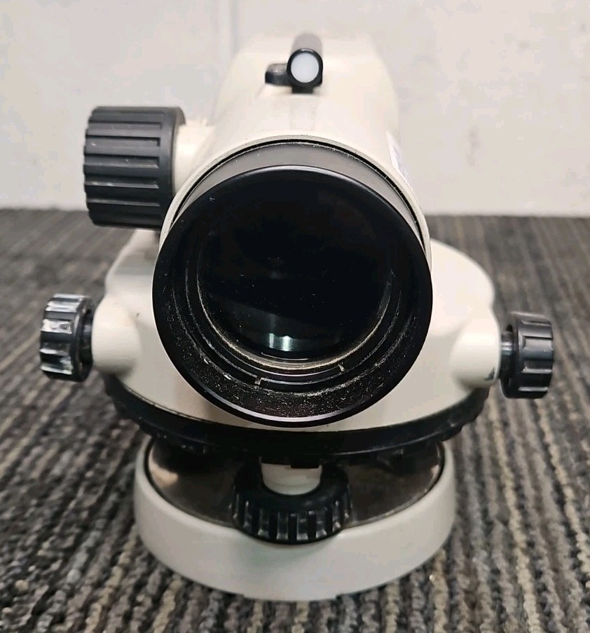 Nikon AE-7 30X Automatic Level with Case