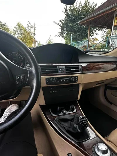 BMW Dual CUP HOLDER BMW E90/E91/E92/E93 - With or Without 12V socket