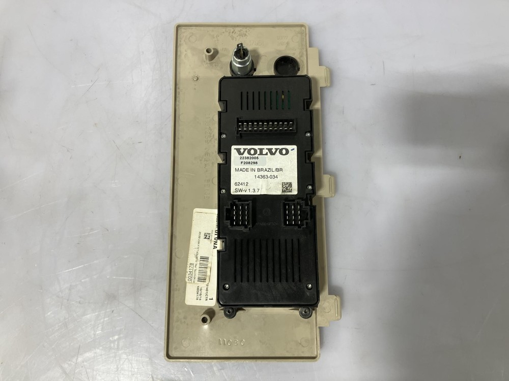 Volvo VNL Left/Driver Sleeper Control - Used