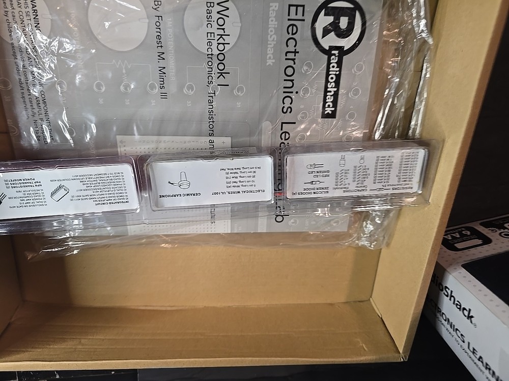 Radio Shack Electronics Learning Lab Kit Model #2800055. New Unused