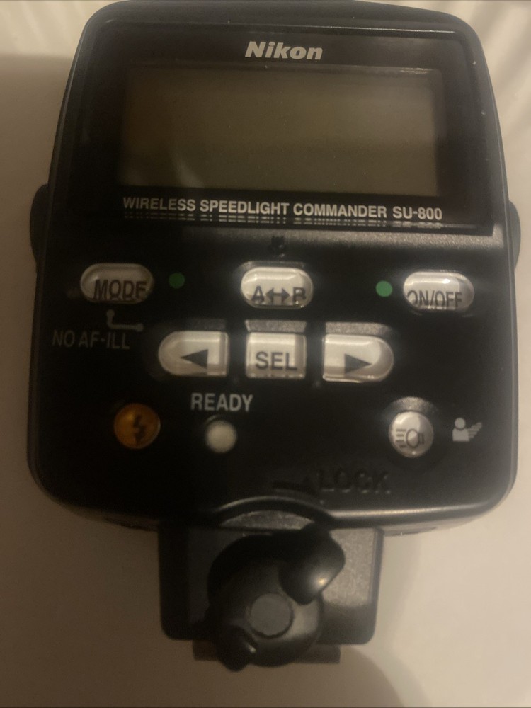 Nikon Wireless Speedlight Commander SU-800 Flash With Case . Excellent Shape
