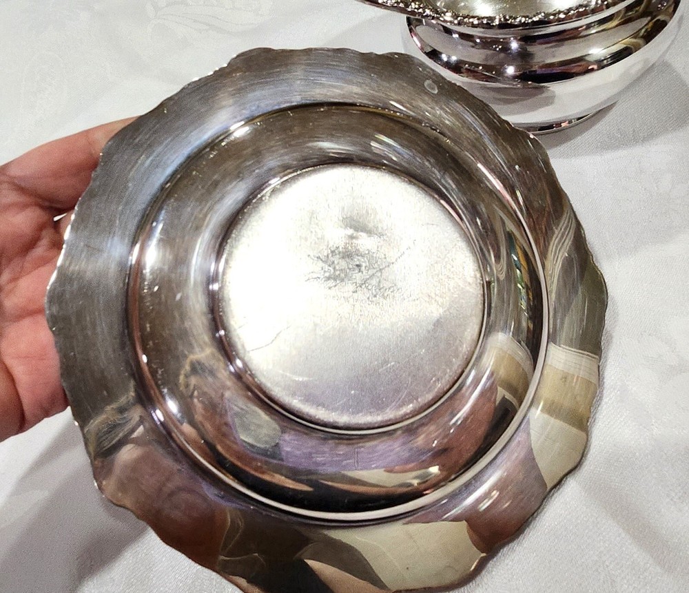 Wilcox International Silver Co Saybrook Manor Silver Plated Gravy Boat with Tray