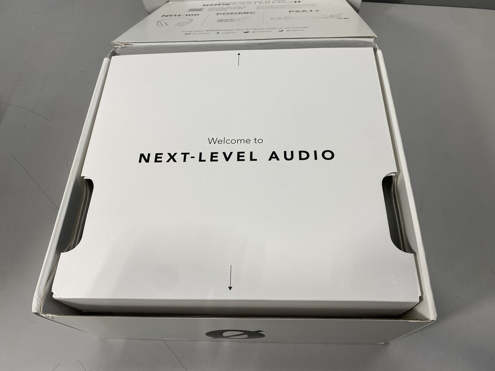 RODE - RODECASTER PRO II Integrated Audio Production Studio - White