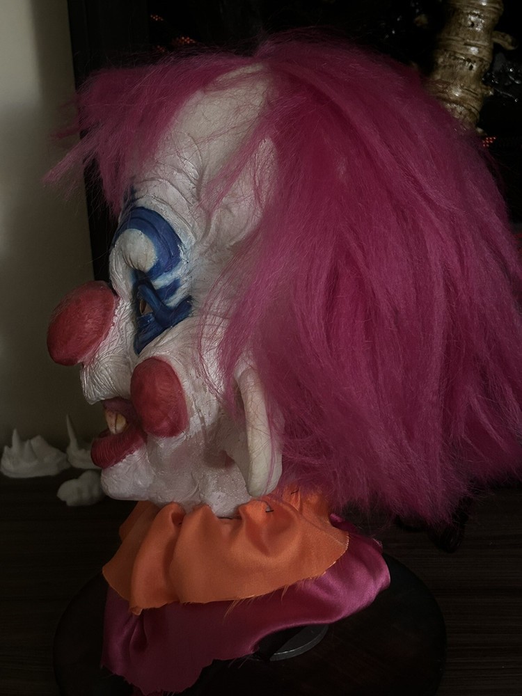 Killer Klowns From Outer Space Bust