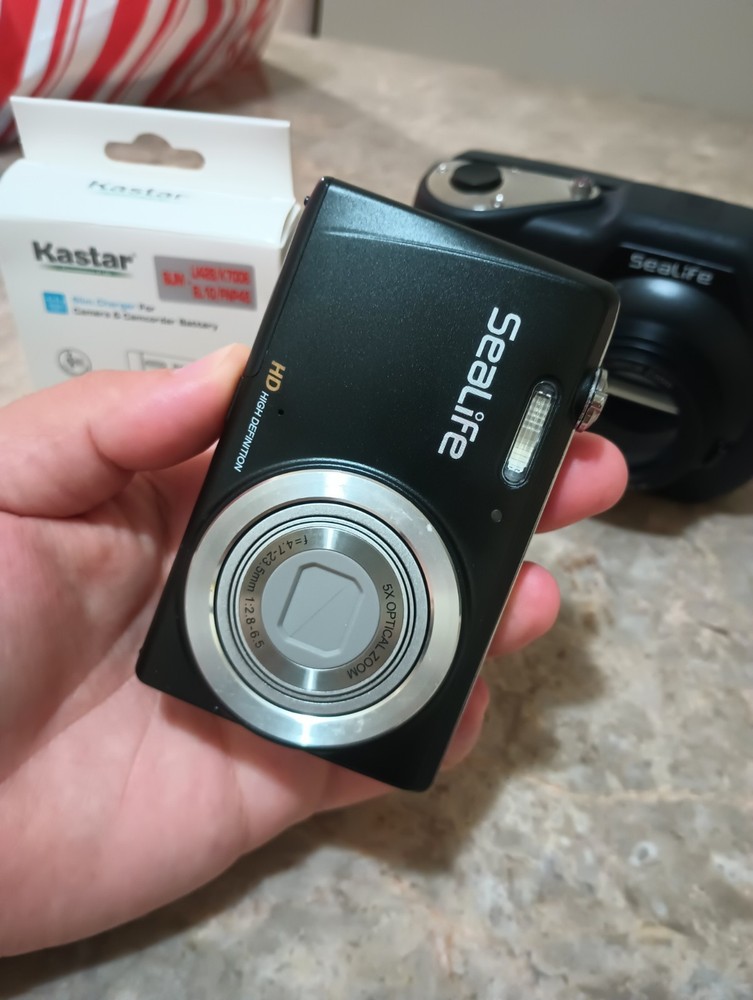 Sealife DC1400 HD Digital Underwater Camera Bundle