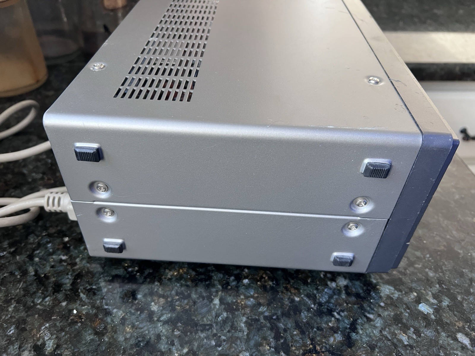 KENWOOD R-2000 Shortwave AM Fm CW LSB Radio Communications Receiver Working