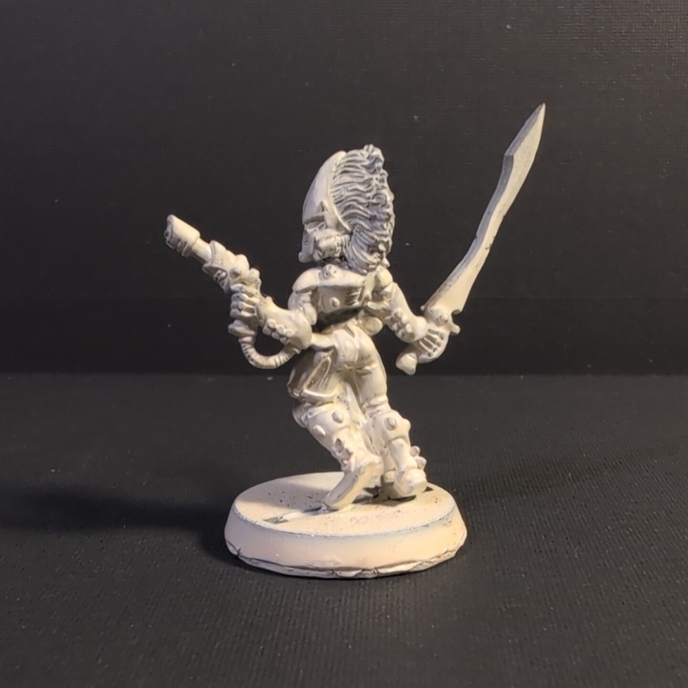 Howling Banshee - Eldar Rogue Trader Warhammer 40k Metal OOP Jes Goodwin