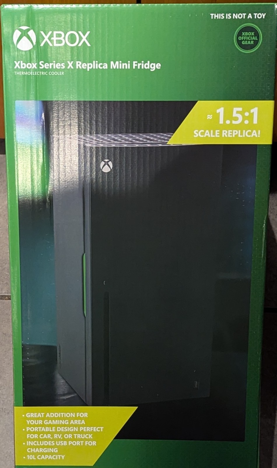 Ukonic Xbox Series X Replica Mini Fridge