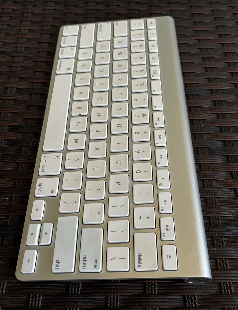 Apple Wireless Keyboard A1314 & Magic Mouse A1296 – Bluetooth Mac Bundle Set