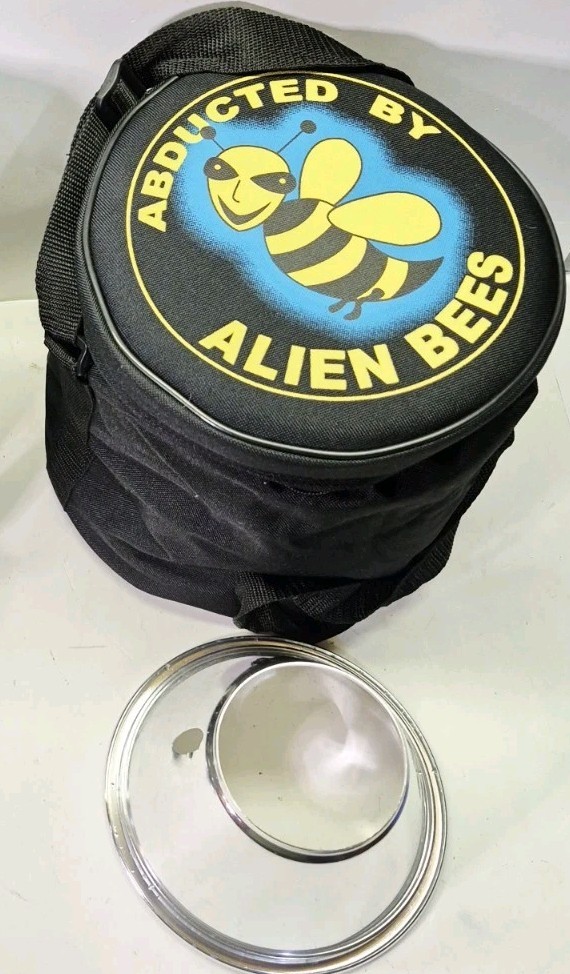 Paul C. Buff B400 AlienBees Yellow Studio Light Bundle - Light/Case/Reflector